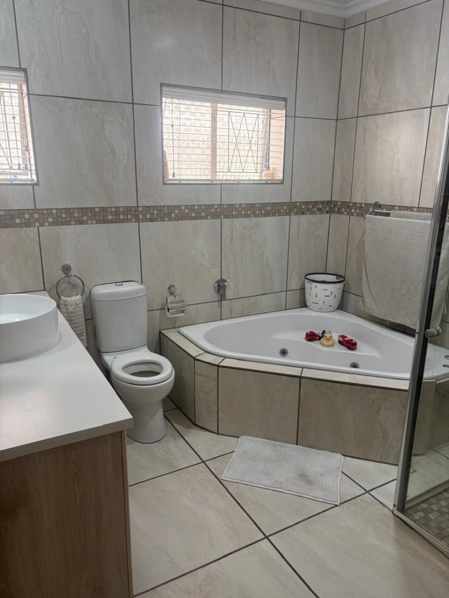 To Let 3 Bedroom Property for Rent in Campher Park Eastern Cape